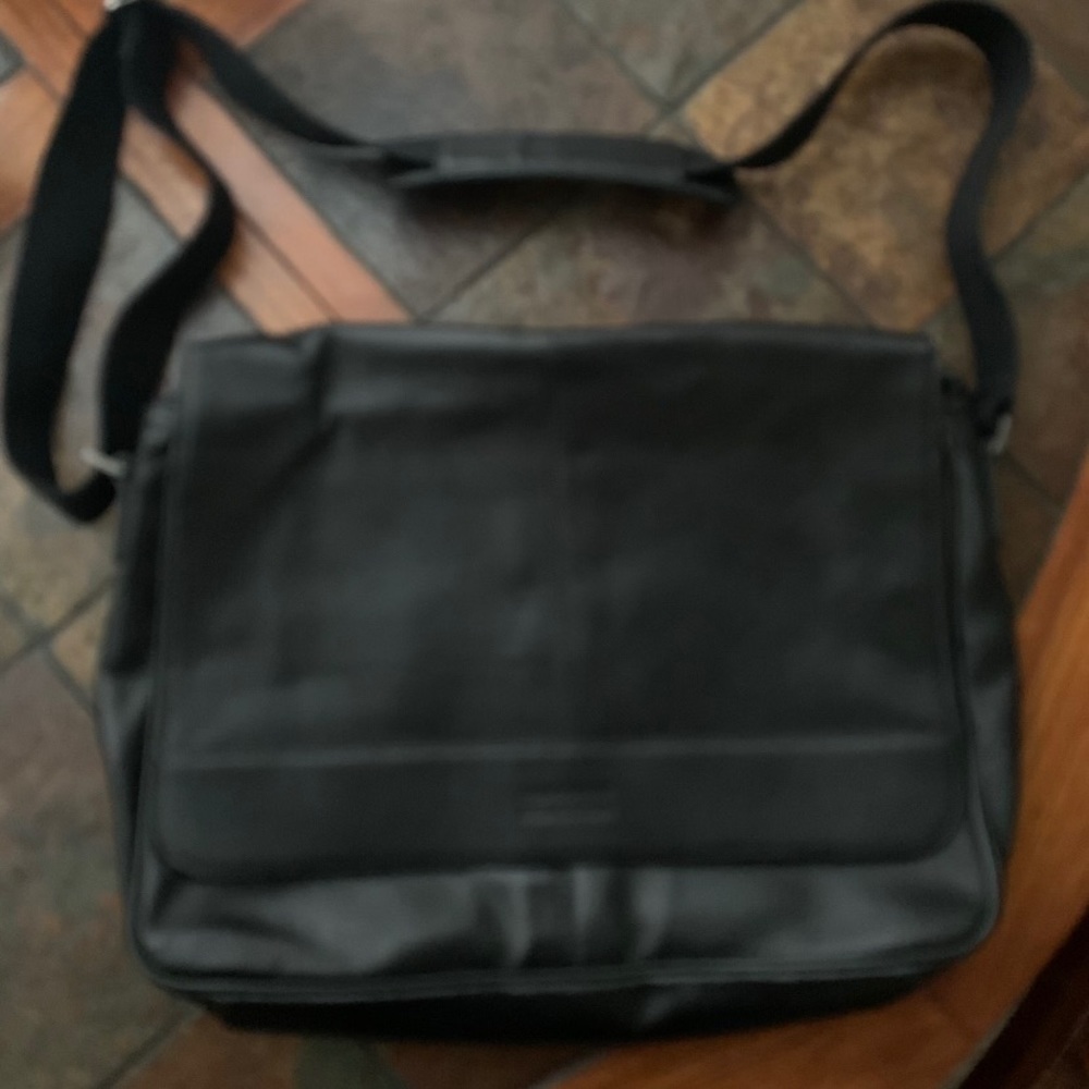KENNETH COLE MESSENGER / LAPTOP BAG